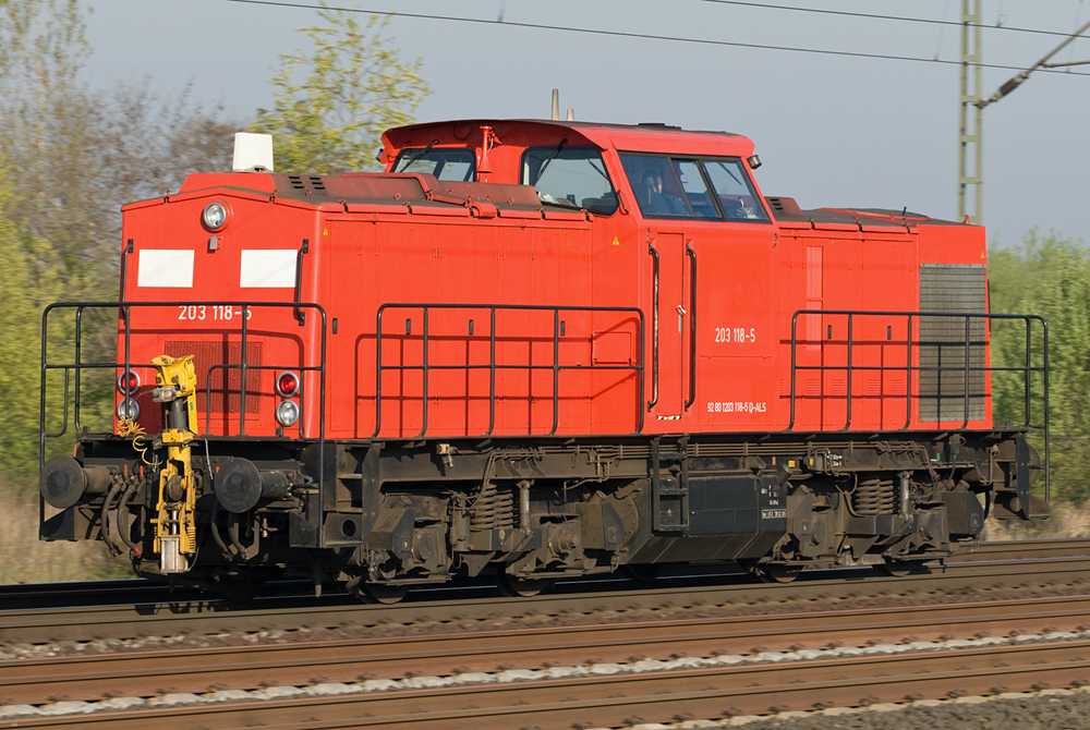 203 118-5
Fotografiert am 24. April 2010 auf der Strecke Richtung K�ln in H�he Troisdorf-Spich. 