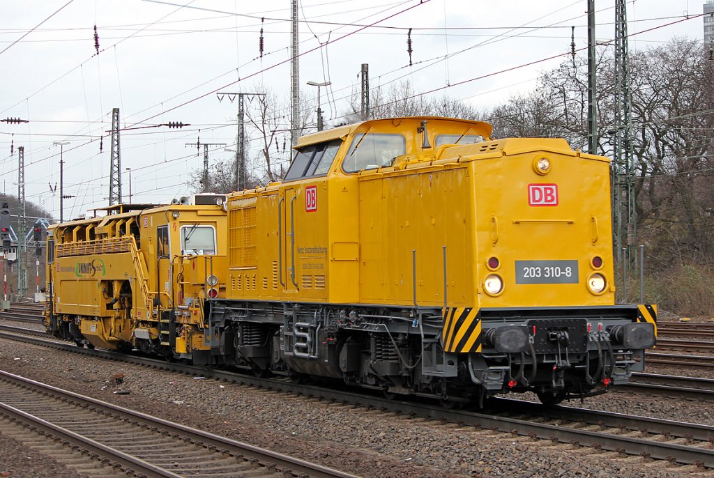 203 310-8 der DB-Netz in K�ln West am 11.03.2011