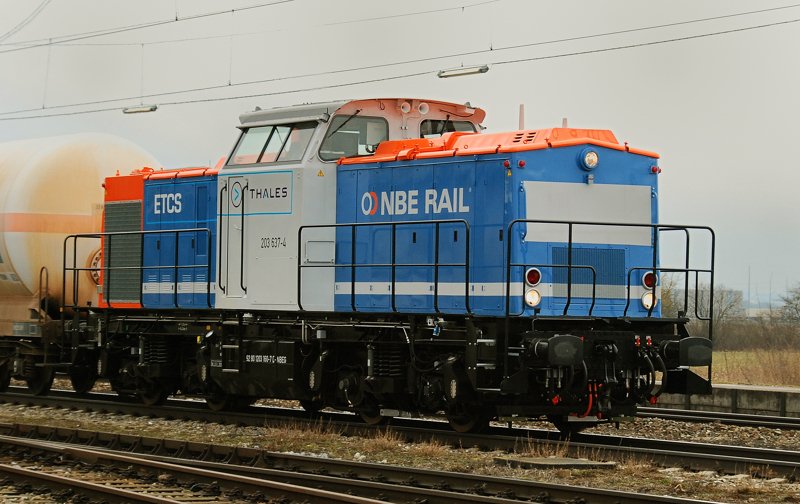 203 637-4, aufgenommen am 02.03.10, bei der Durchfahrt durch Gersthofen, Strecke Augsburg-Donauw�rth.