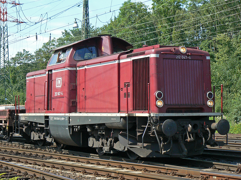 212 047-5 der EfW in Gremberg am 07.08.2010 , danke f�rs winken ;-) ! 