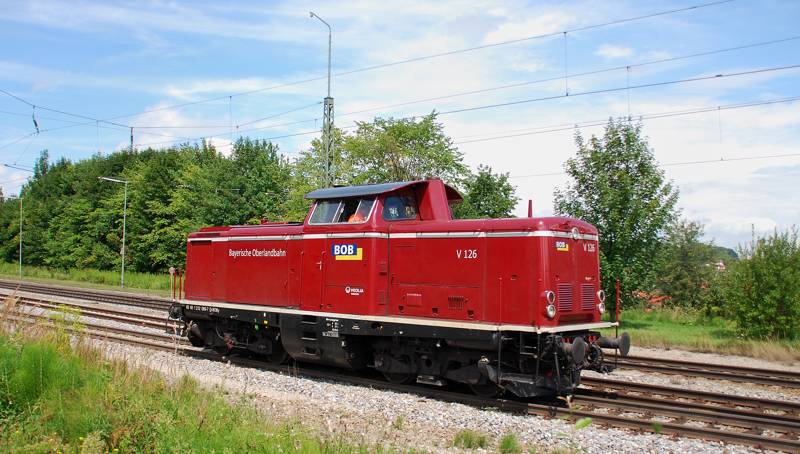 212 089-7, aufgenommen am 05.08.11, bei der Durchfahrt durch A�ling.