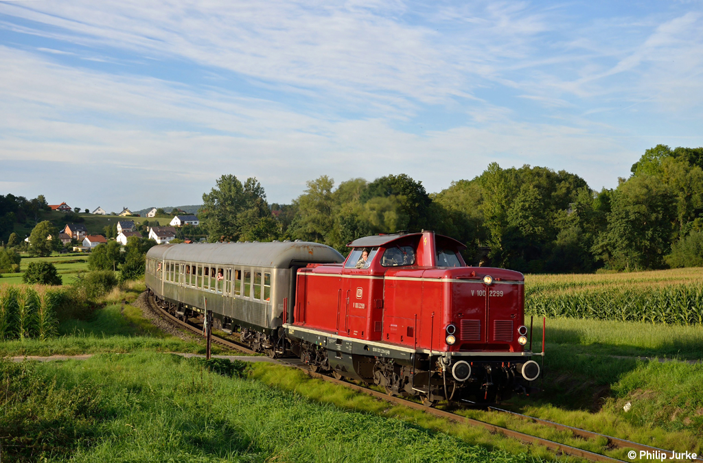212 099-6 mit dem DPN 25458 von Wolfhagen nach Korbach am 02.09.2012 in K�lte-Wetterburg.