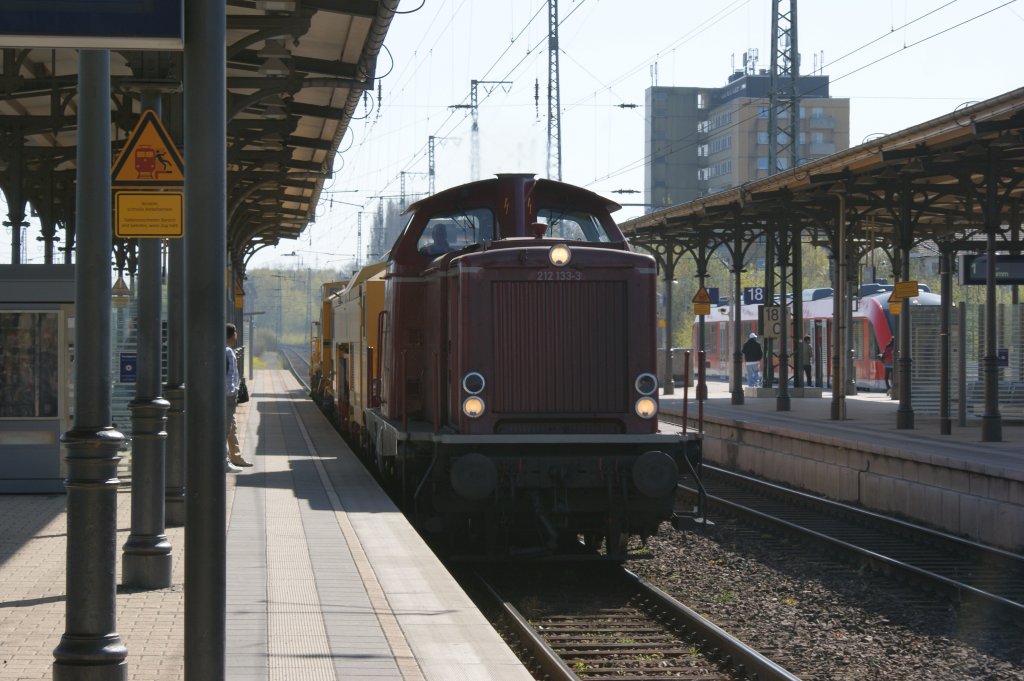 212 133 f�hrt durch Unna am 17. April 10.
Geh�rt die Lok der EfW?