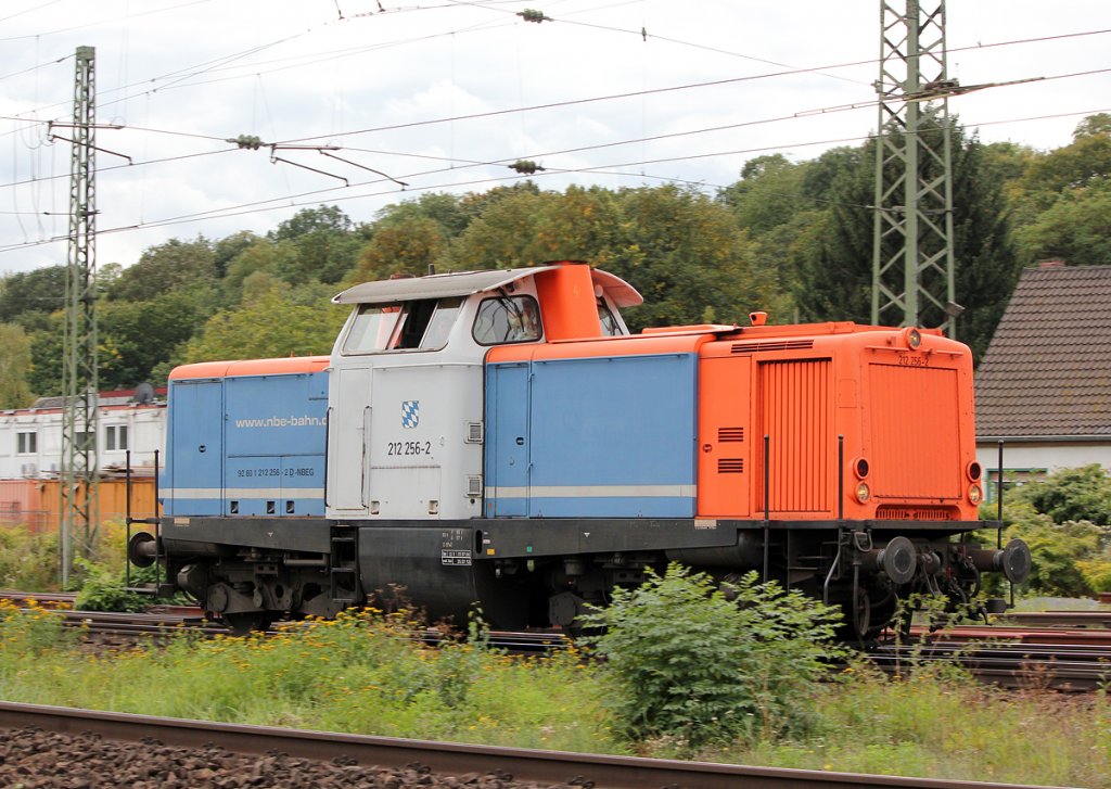 212 256-2 der NBE dieselt w�hrend der Lokparade durch Koblenz L�tzel am 29.09.2012
