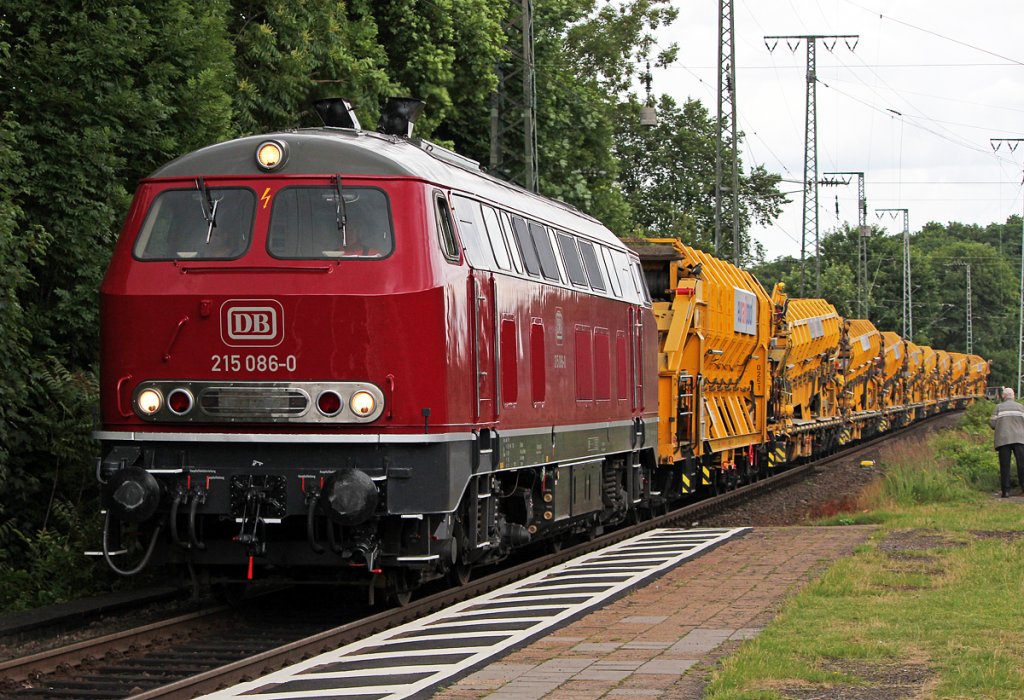 215 086-0 mit Bauzug in K�ln West am 22.06.2012