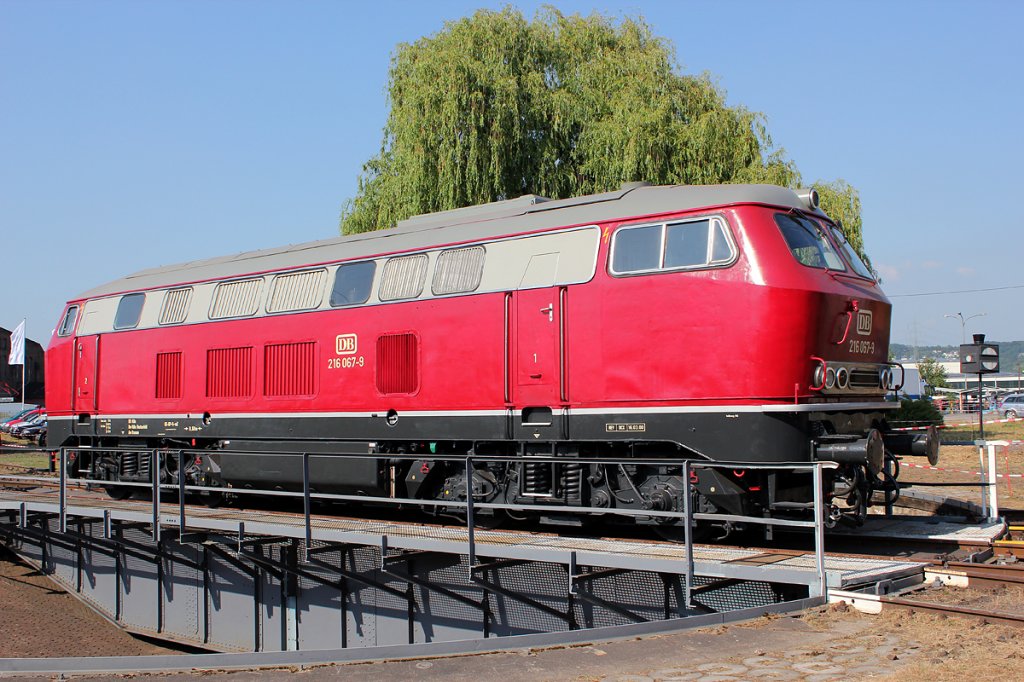 216 067-9 auf der Drehscheibe im DB Museum Koblenz am 21.05.2011