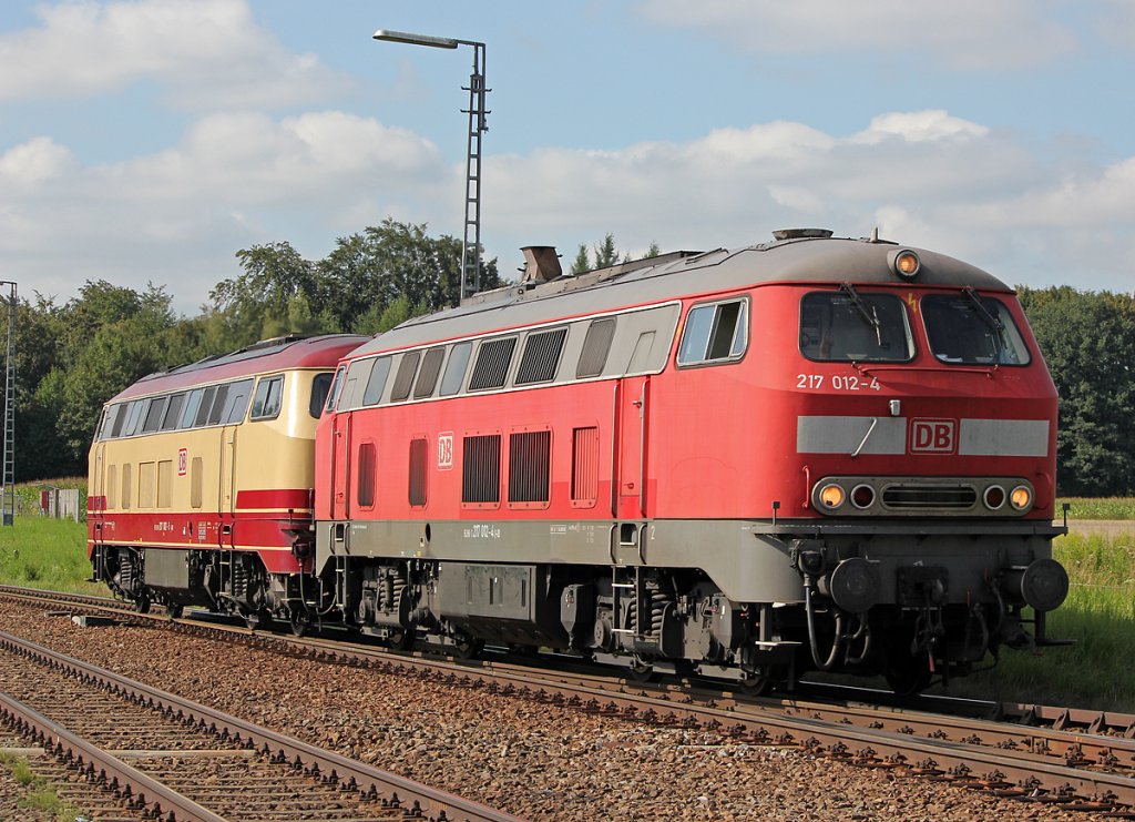 217 012-4 und 217 002-5 in T��ling am 01.08.2011