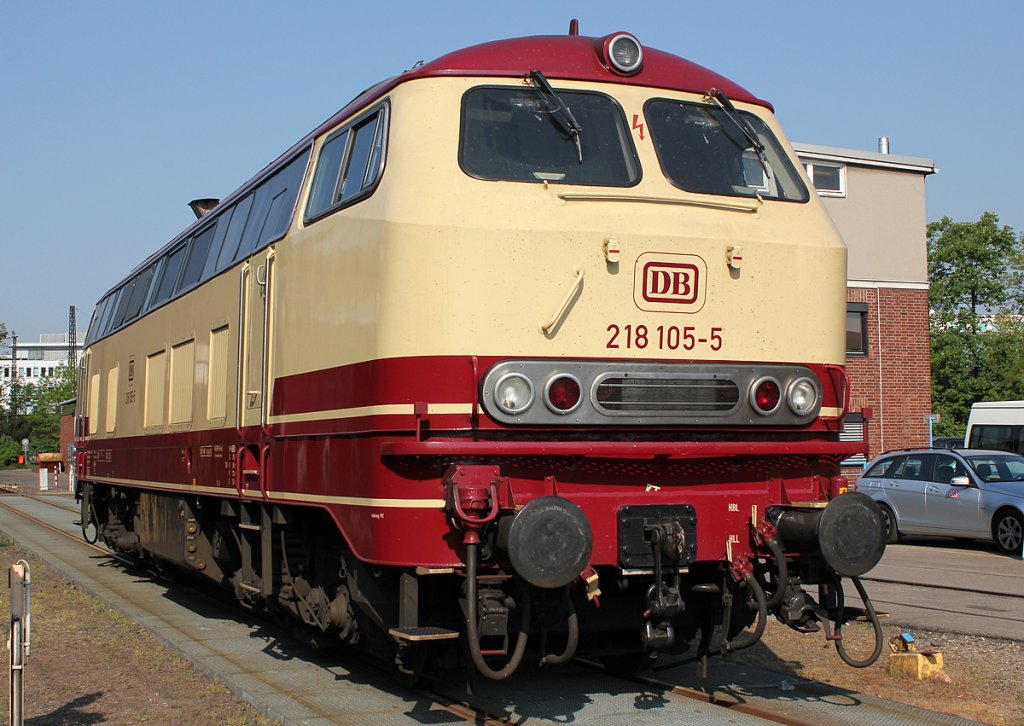 218 105-5 ruht sich in K�ln Deutzerfeld aus am 21.04.2011