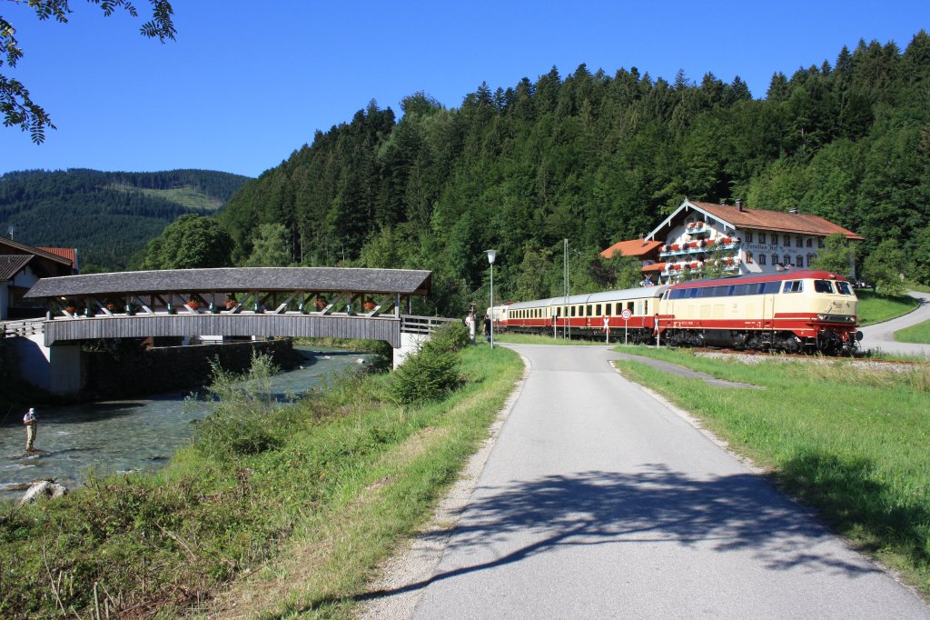 218 105 mit 103 184 fuhren am 01.08.2010 planm��ige RB´s zwischen Traunstein und Rupolding.