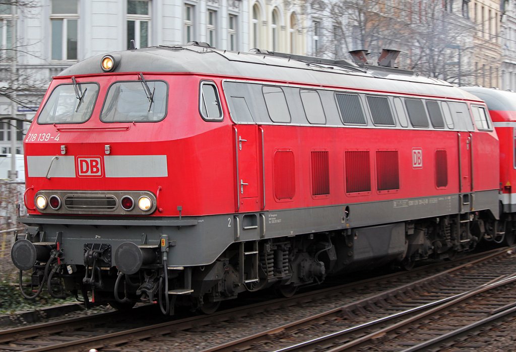 218 139-4 im Portrait in Bonn Hbf am 10.02.2011