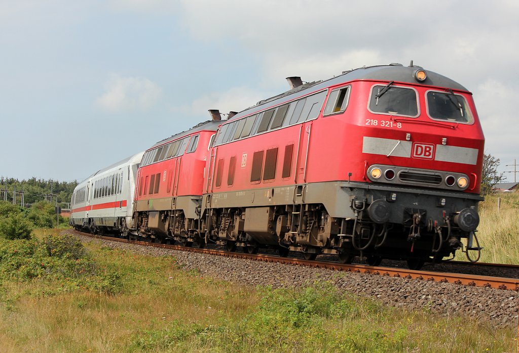 218 321-8 mit 218 xxx-x bei Morsum am 06.08.2011