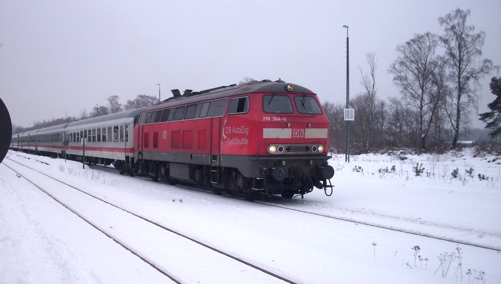 218 364-8 f�hrt los in die Kaserne Munster (15.01.10)