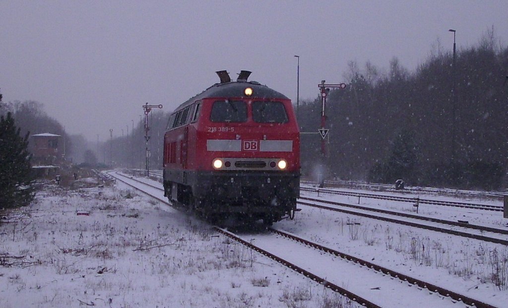218 389-5 beim umsetzen in Munster. (18.12.09)