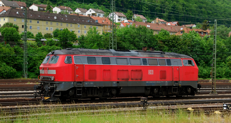 218 457-0 musste einen IC bis Treuchtlingen bringen. Anschlie�end wurde umgesetzt. Aufgenommen am 07.06.13.