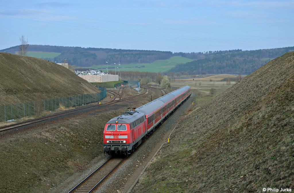 218 470-3 mit dem RE 14063 von Hannover nach Bad Harzburg am 21.04.2013 bei Oker.