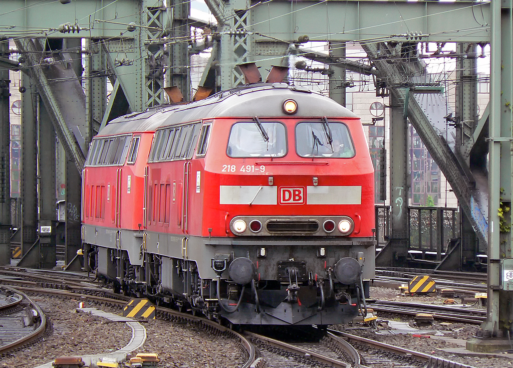 218 491-9 mit 218 194-9 in K�ln Hbf am 07.05.2010
