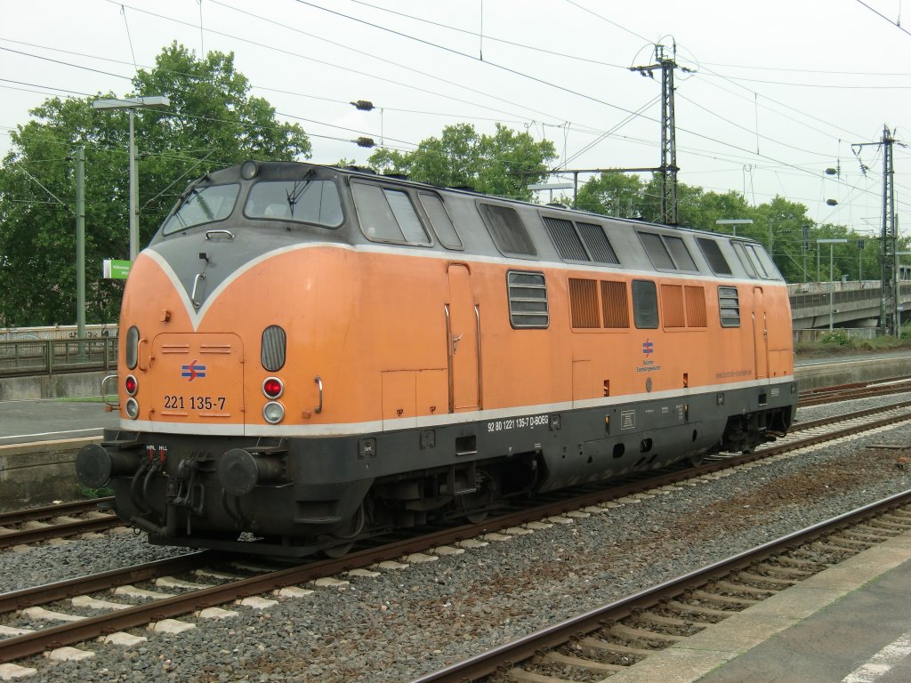 221 135-7 am 02.09.10. in K�ln-Messe-Deutz.