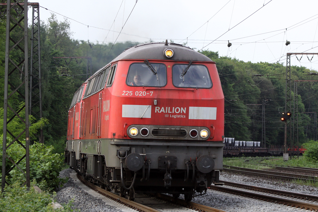 225 020-7 in Duisburg-Neudorf am 25.05.10