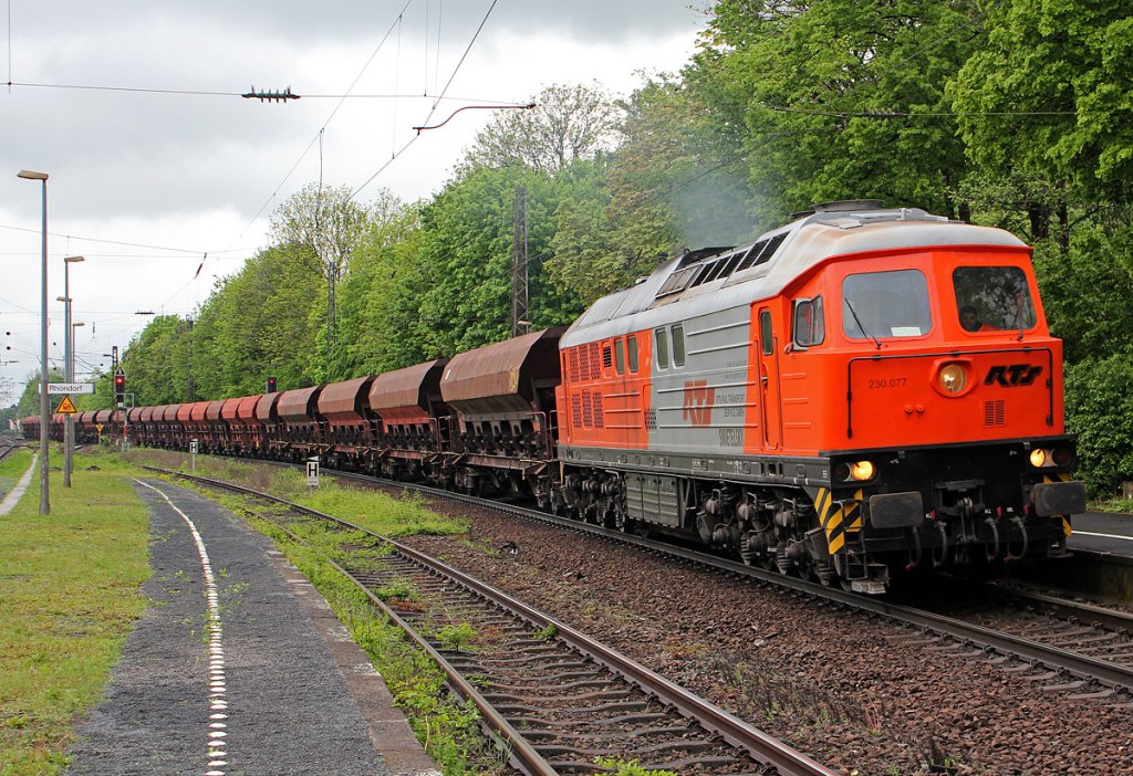230 077-0 der RTS mit einem Schotterzug aus K�ln Kalk bei der Durchfahrt in Rh�ndorf am 06.05.2012 , Gru� an das freundl. Personal vor Ort !! 
