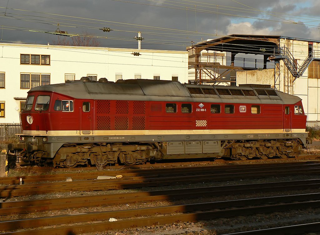 232 088-5 , der EfW, abgestellt am Bf. Neuwied (Nov.09)