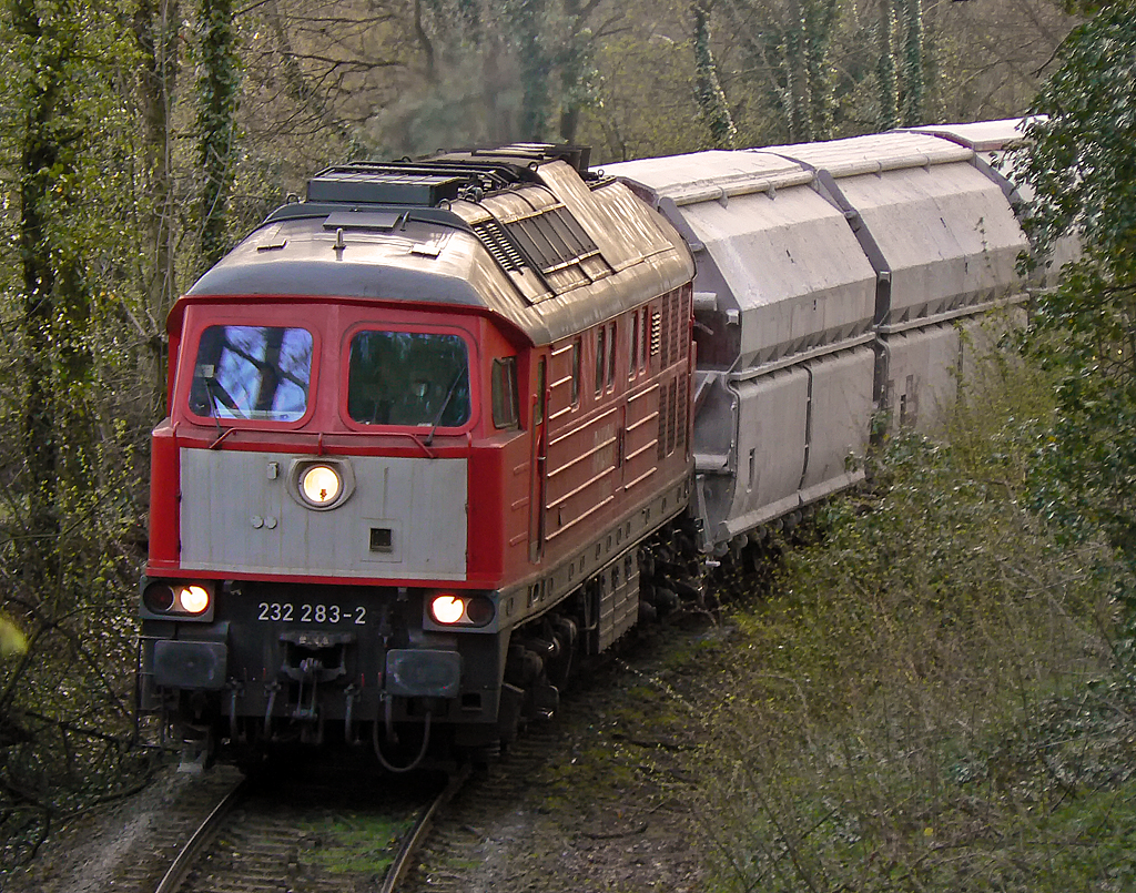 232 283-2 auf dem Weg in Rheinkalkwerk W�lfrath-Flandersbach am Abend des 16.04.2010