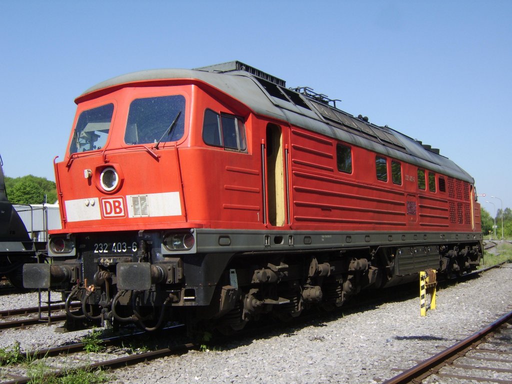 232 403 f�hrt regelm��ig den G�terbahnhof Menden Horlecke mit Kalkz�gen an.