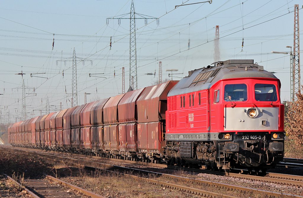 232 905-0 mit Falns Wagen in Ratingen-Lintorf am 07.03.2011