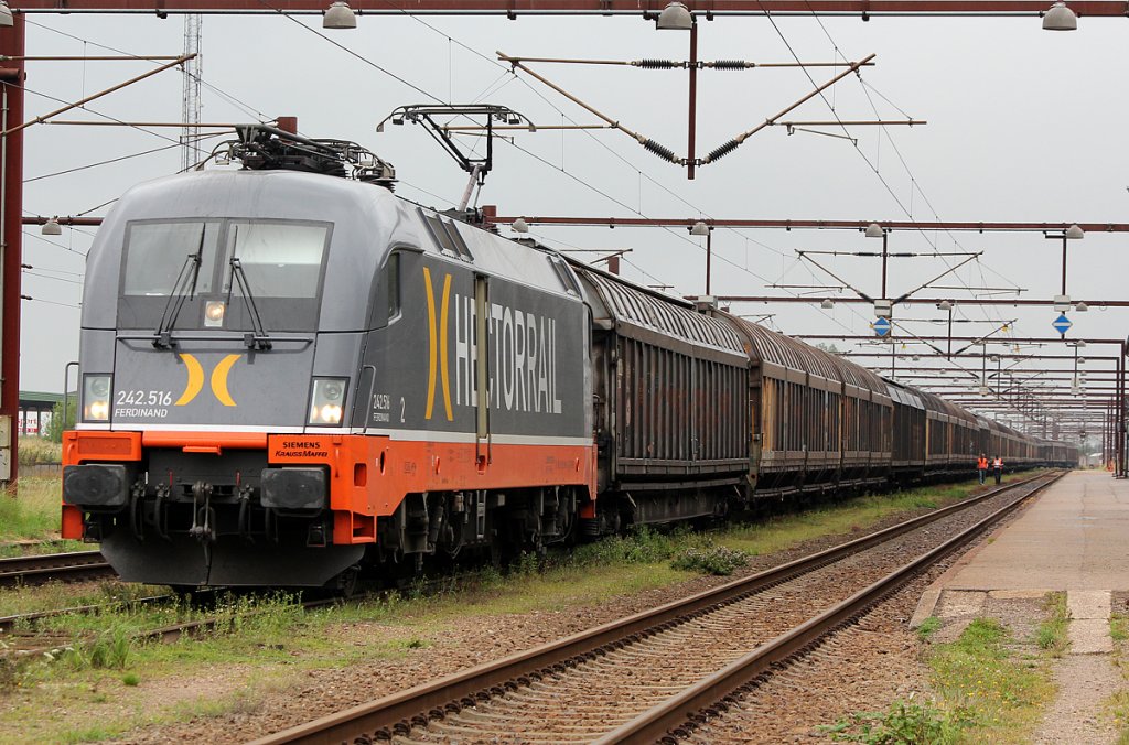 242.516 mit Papierzug in Padborg am 05.08.2011