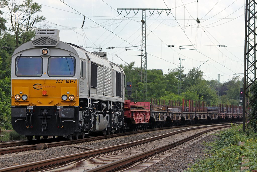 247 041-7 in Duisburg Neudorf am 25.07.2011