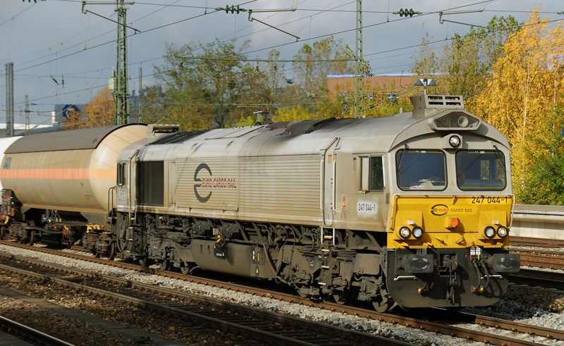 247 044-1, aufgenommen am 06.11.12, am Heimeranplatz.