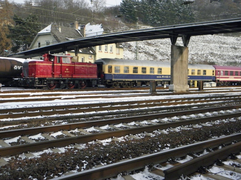 260 109-4 mit einem Sonderzug in Linz am Rhein am 3.12.10
