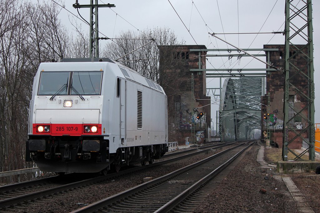 285 107-9 kommt Lz aus Gremberg �ber die K�lner S�dbr�cke am 28.02.2012