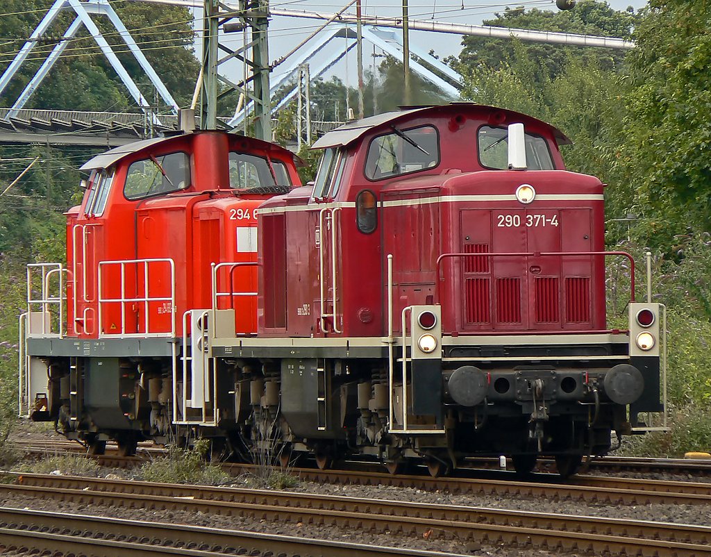 290 371-2 mit einer weiteren V90 im Schlepp oder sch�n-rot zieht verkehrt-rot ;-)