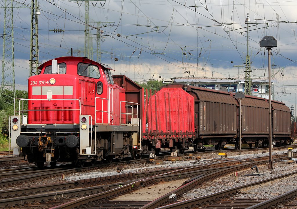 294 670-5 bei der Ausfahrt in Gremberg am 21.06.2011