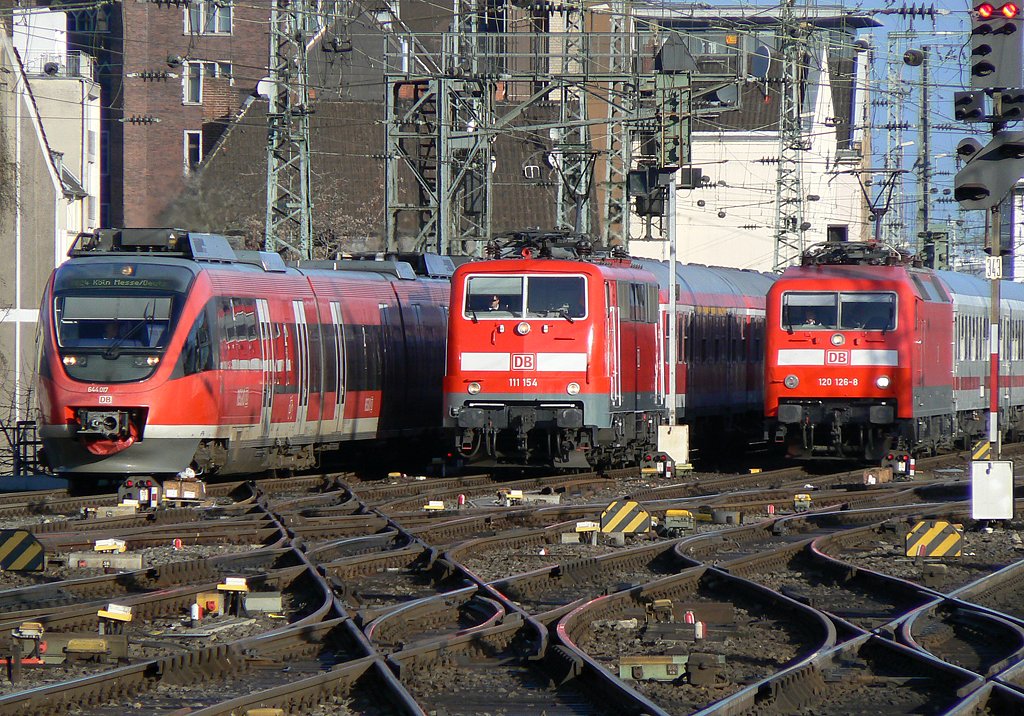 3 auf einen Streich bei der Einfahrt in K�ln Hbf am 27.03.2010