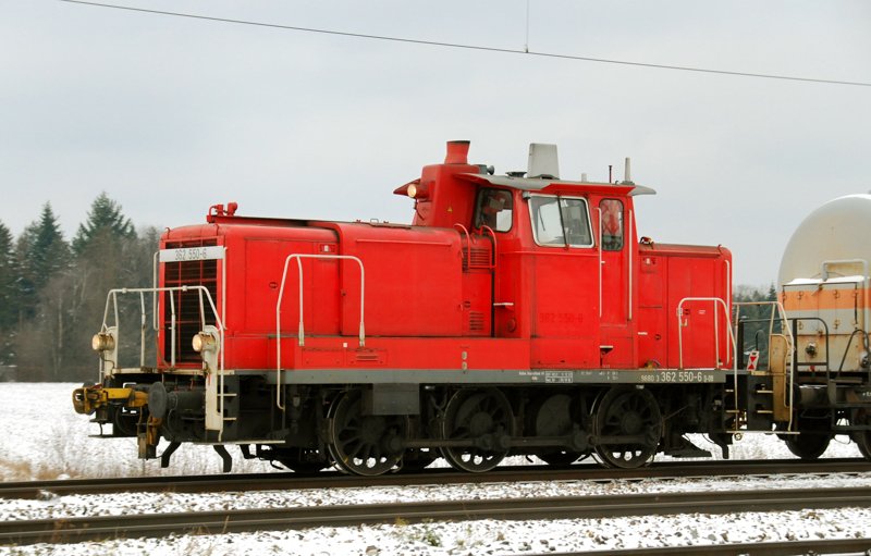 362 550-6, aufgenommen am 14.12.09, bei der Durchfahrt durch Gersthofen, Strecke Donauw�rth-Augsburg.