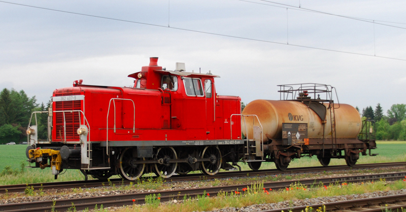 363 407-9, aufgenommen am 27.05.11, bei der Durchfahrt durch Gersthofen.