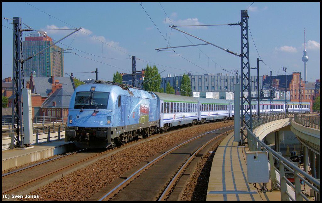 370 007-4 (PKP Intercity)  Stadion Warschau  in Berlin-Hbf am 29.8.2012.
