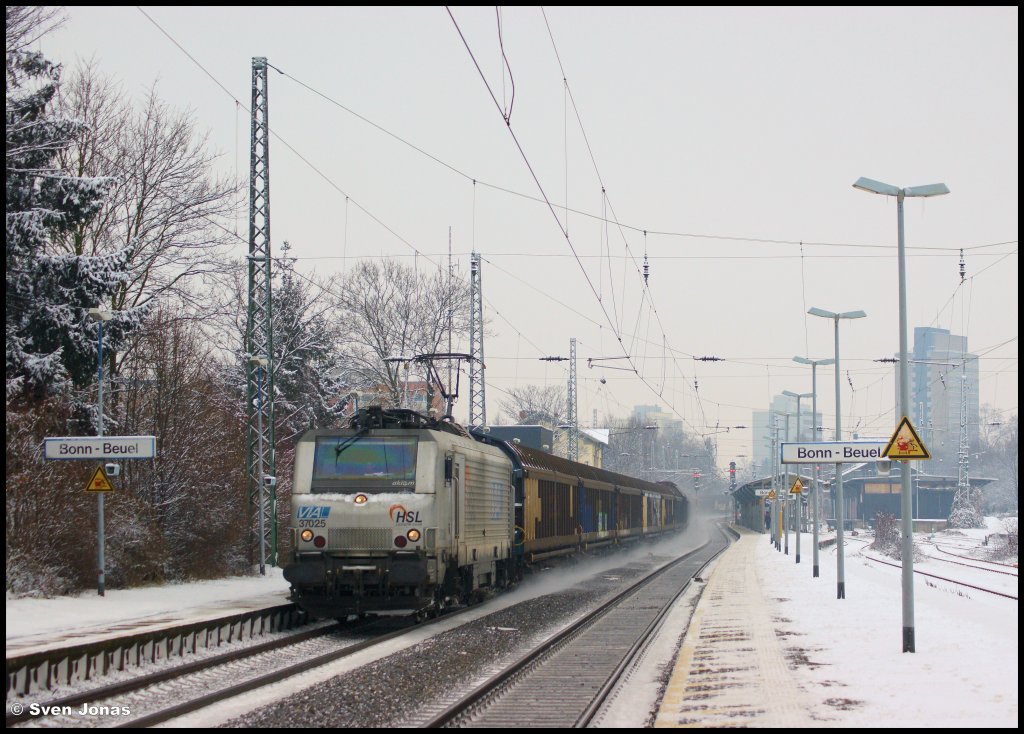 37025 (Akiem/HSL) in Bonn-Beuel am 16.1.2013.