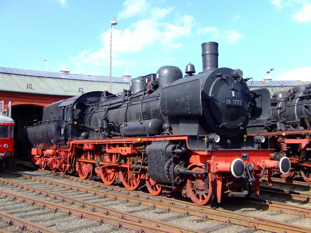 38 1774, ex. 038 772-0 im S�dwestf�lische Eisenbahnmuseum, Siegen am 04.09.2010. Die Lok wurde am� 05.12.1974 als letzte P8 der DB abgestellt. Sie ist ein nicht betriebsf�higes Ausstellungsst�ck, langfristig Aufarbeitung geplant.