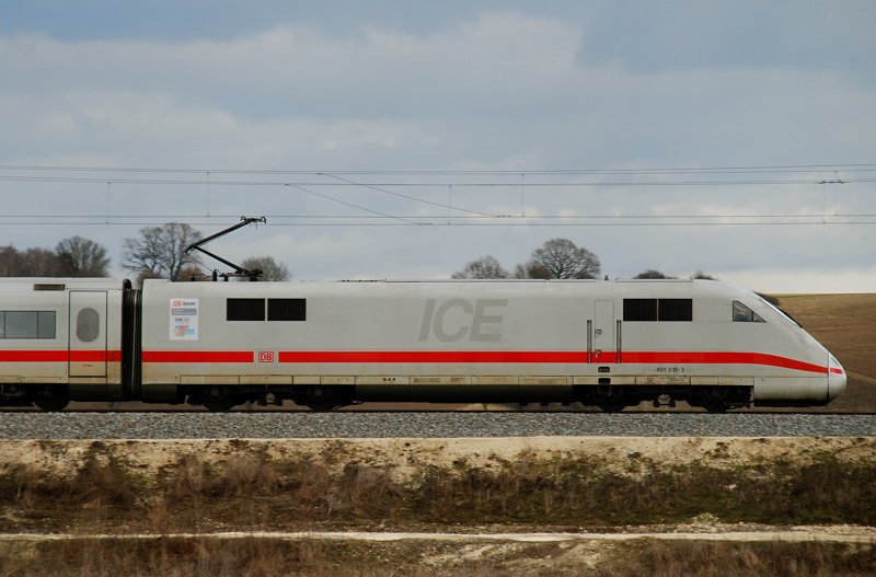 401 510-3, mit Werbeaufkleber  DB Mobilit�tspartner Saar 2010 . Aufgenommen am 26.02.10, auf der Strecke Ulm-Augsburg, kurz nach Burgau.