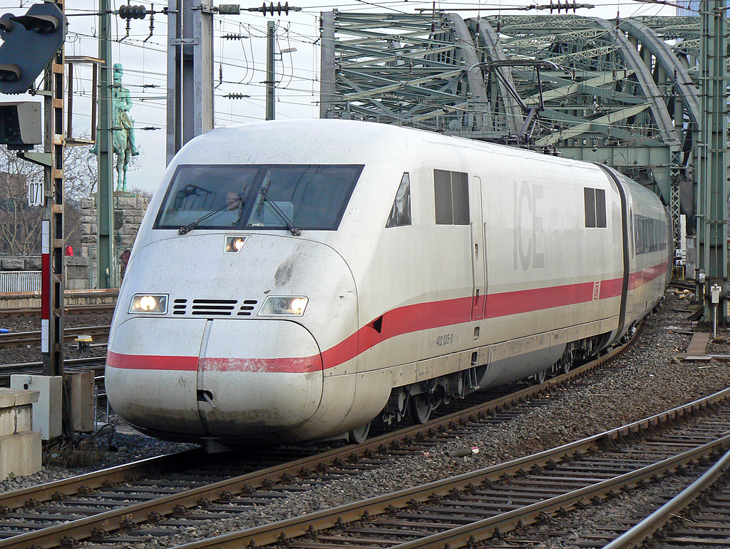 402 005-0 in K�ln Hbf am 09.01.2011