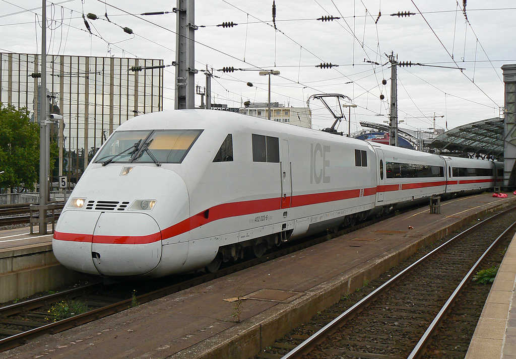 402 023-6 auf Gleis 8 in K�ln Hbf. am 19.09.2010