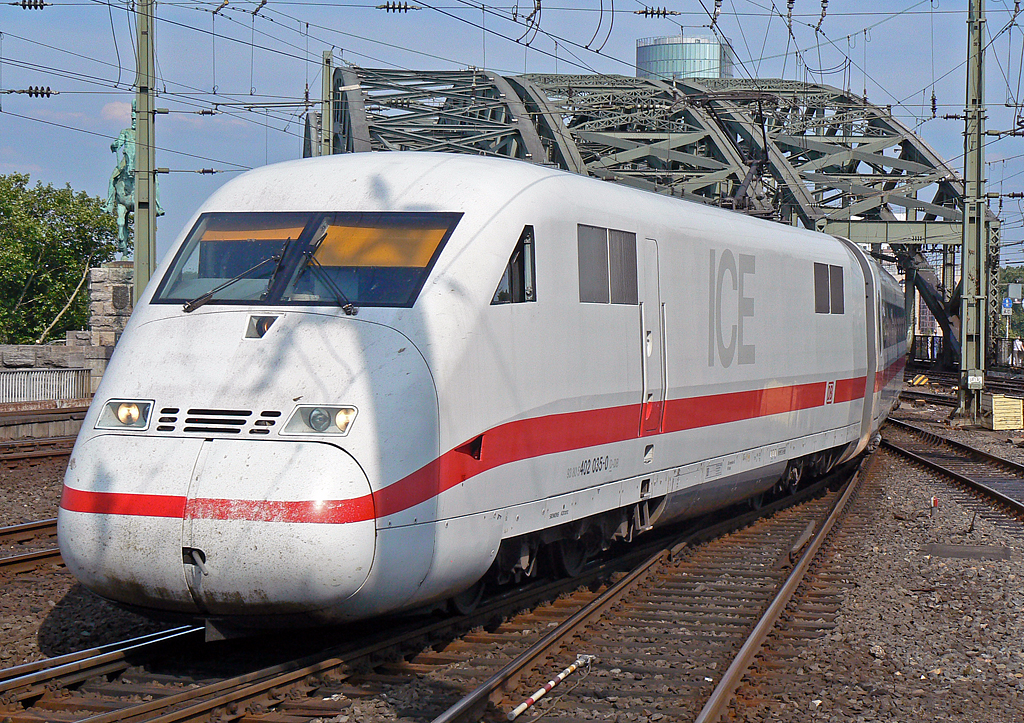 402 035-0 in K�ln Hbf am 27.06.2010