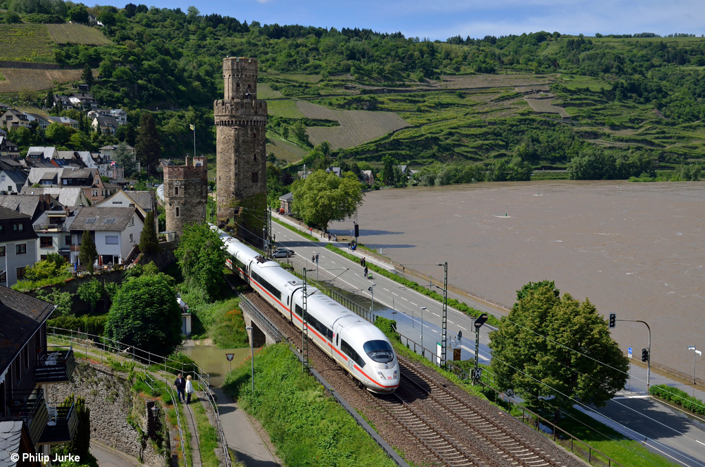 403 004-5  Solingen  und 403 006-0 am 02.06.2013 bei Oberwesel.
