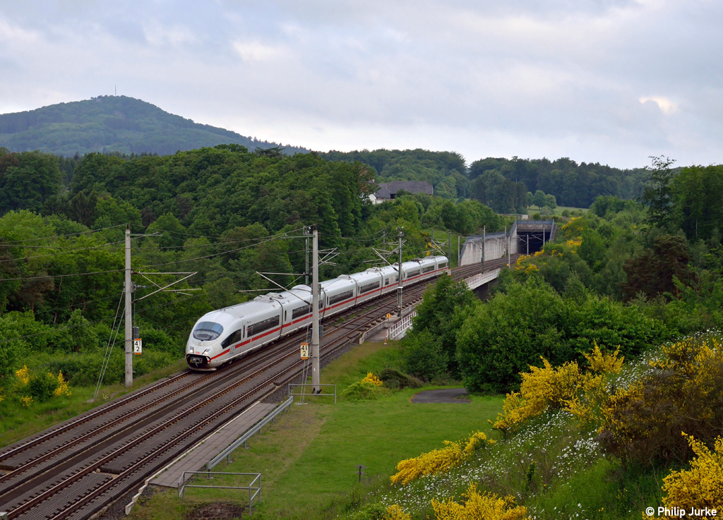 403 026-8  Neunkirchen  mit dem ICE 101 von Dortmund nach Basel am 02.06.2013 bei Aegidienburg.
