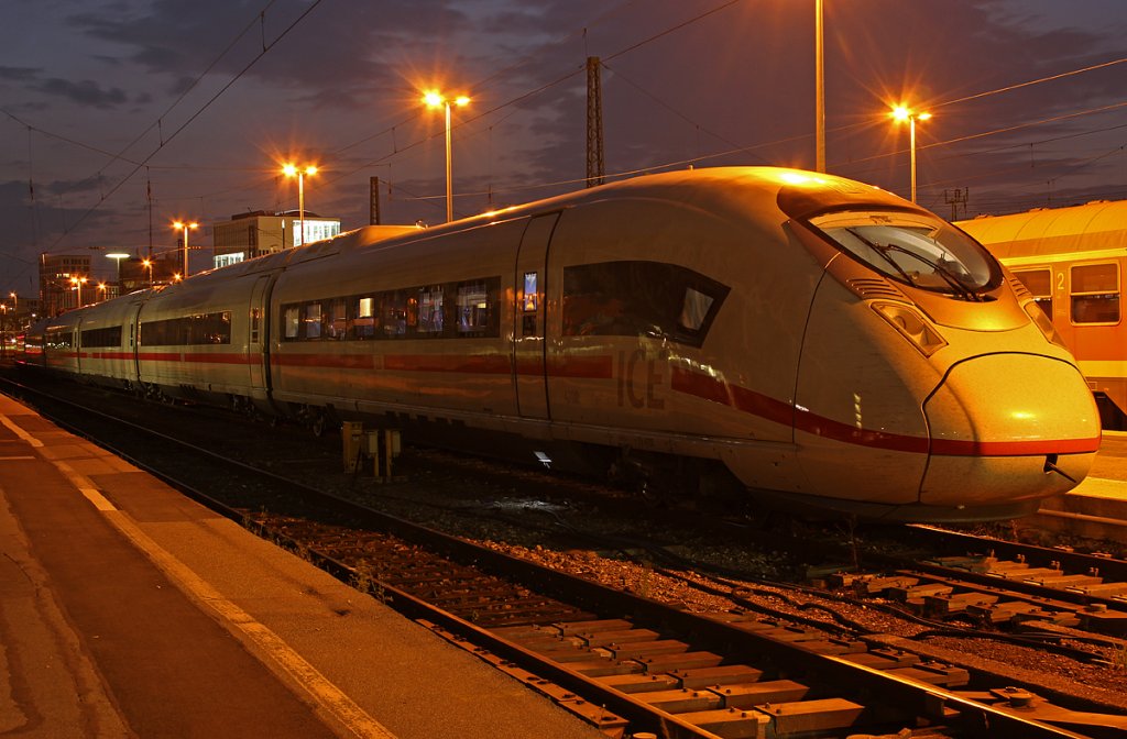407 001 in M�nchen Hbf am 31.07.2011