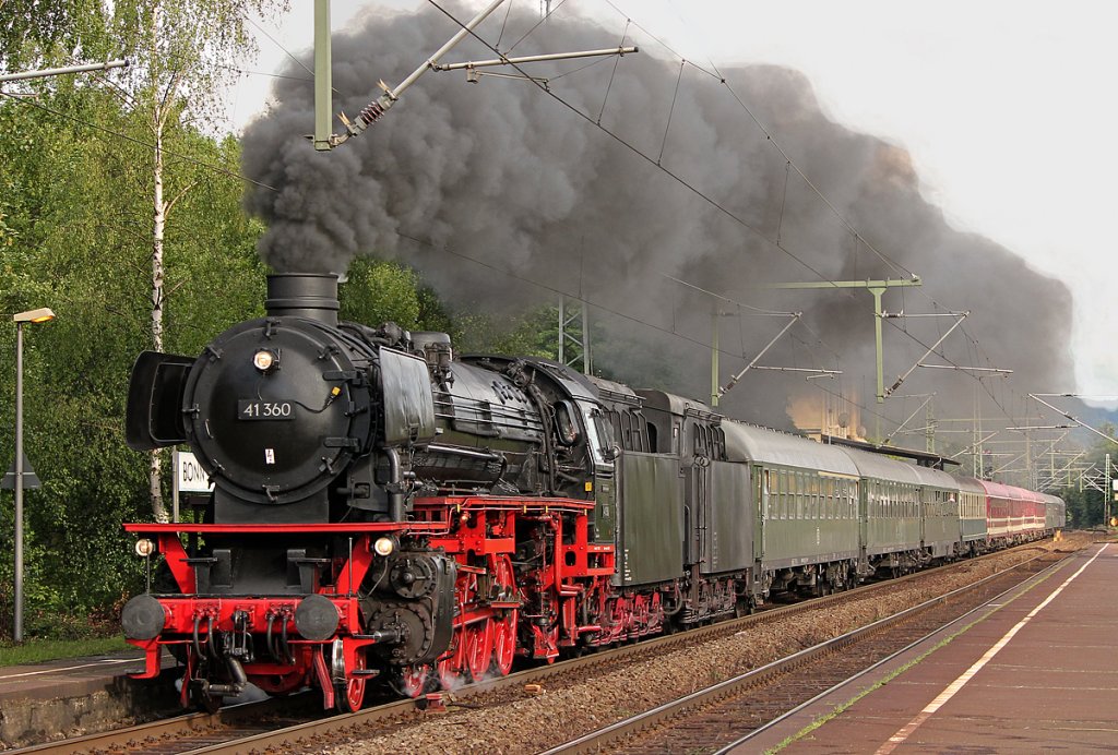 41 360 der Dampfloktradition Oberhausen mit einem Sonderzug von der BUGA in Koblenz kommend in Bonn Oberkassel am 18.06.2011