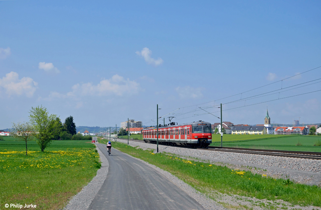 420 450-9 mit der S60 von Renningen nach B�blingen am 05.05.2013 bei Renningen-S�d.

