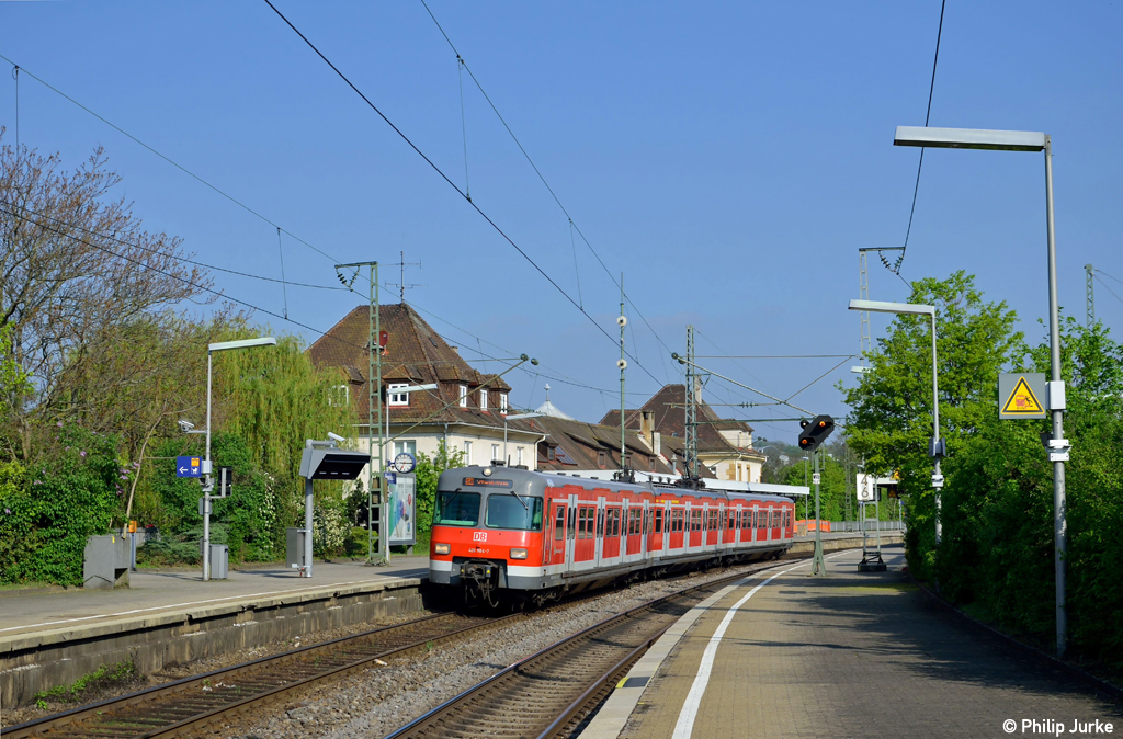 420 484-8 mit der S4 von Marbach(Neckar) nach Stuttgart Schwabstra�e am 05.05.2013 in Stuttgart-Feuerbach.
